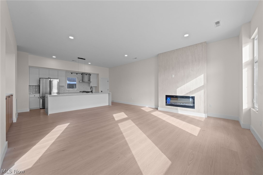 Burik Luxury Townhomes - Residential