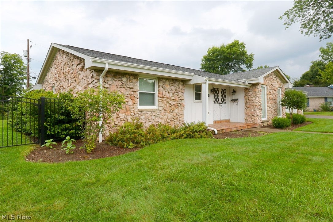 2306 Alexander Manor W
