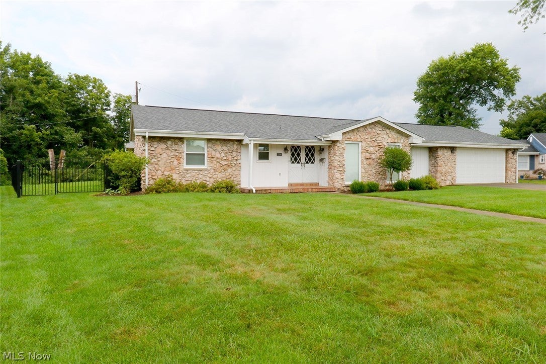 2306 Alexander Manor W