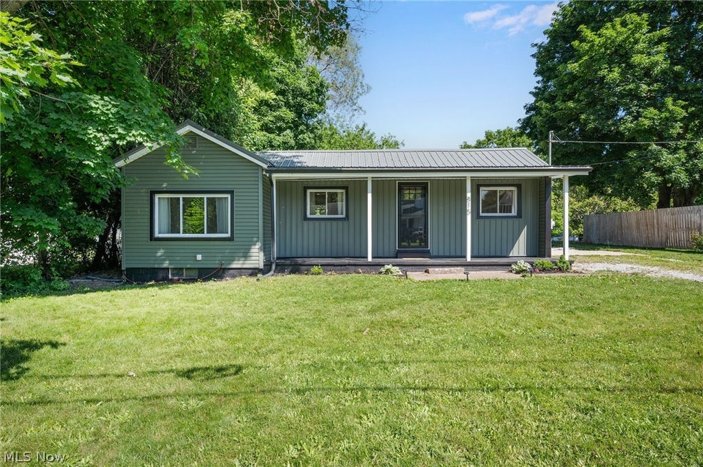Photo of 815 E Cassell Avenue, Barberton, OH 44203 (MLS # 5216082)