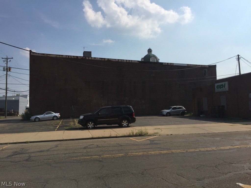 City/New Philadelphia - Commercial Sale