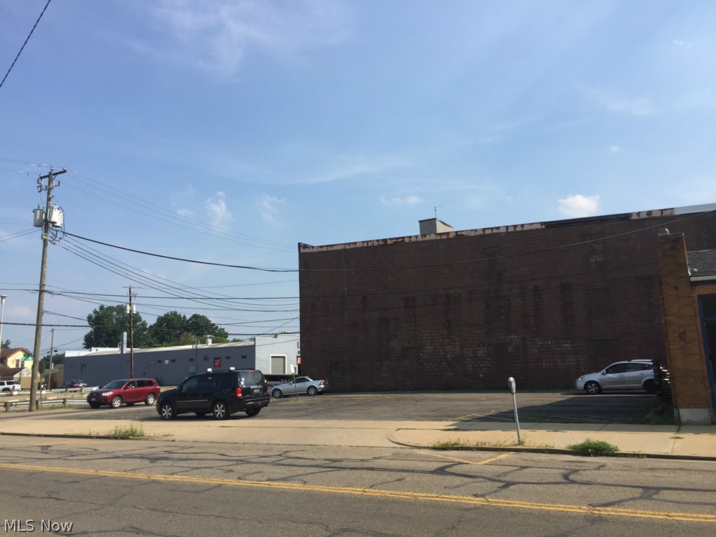 City/New Philadelphia - Commercial Sale
