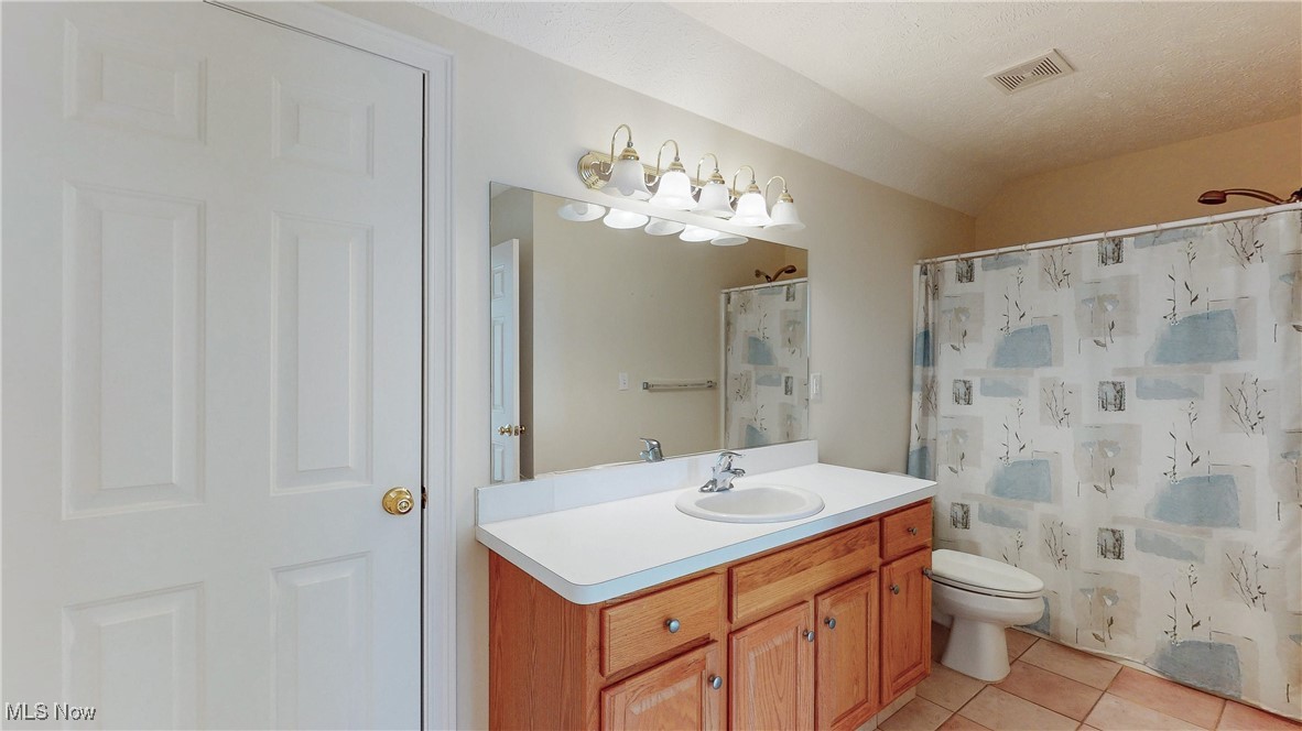 Willoughby, Ohio 44094, United States, 2 Bedrooms Bedrooms, ,3 BathroomsBathrooms,Residential,Contingent,150835