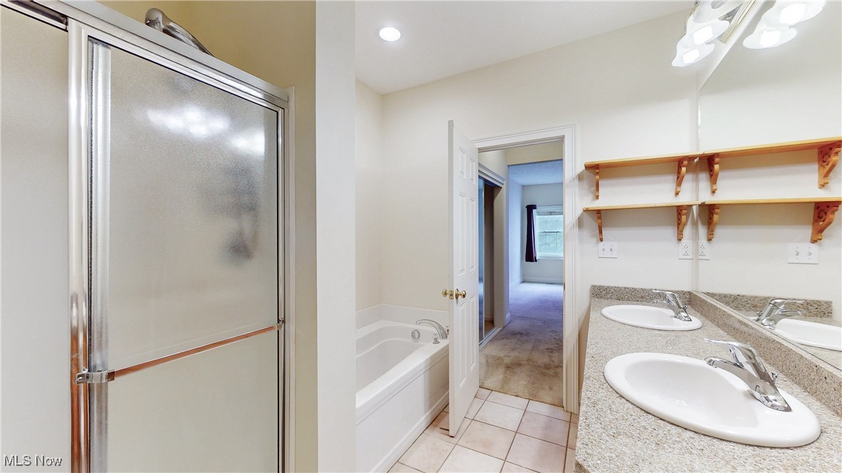 Willoughby, Ohio 44094, United States, 2 Bedrooms Bedrooms, ,3 BathroomsBathrooms,Residential,Contingent,150835