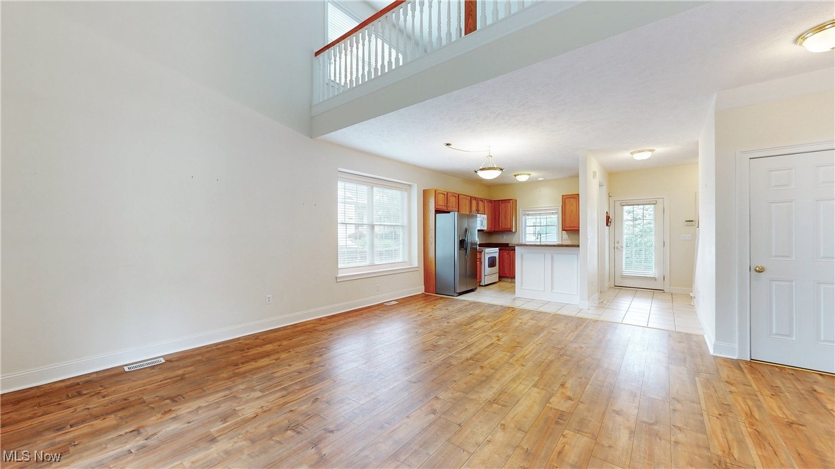 Willoughby, Ohio 44094, United States, 2 Bedrooms Bedrooms, ,3 BathroomsBathrooms,Residential,Contingent,150835