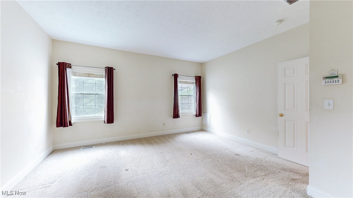 Willoughby, Ohio 44094, United States, 2 Bedrooms Bedrooms, ,3 BathroomsBathrooms,Residential,Contingent,150835