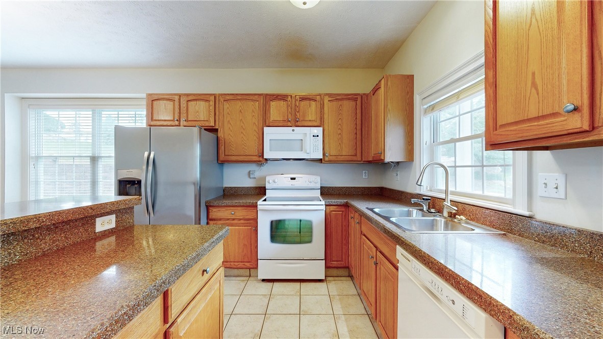 Willoughby, Ohio 44094, United States, 2 Bedrooms Bedrooms, ,3 BathroomsBathrooms,Residential,Contingent,150835