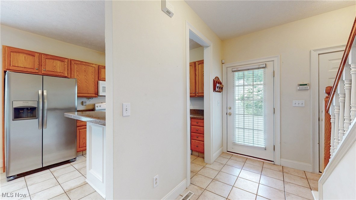 Willoughby, Ohio 44094, United States, 2 Bedrooms Bedrooms, ,3 BathroomsBathrooms,Residential,Contingent,150835