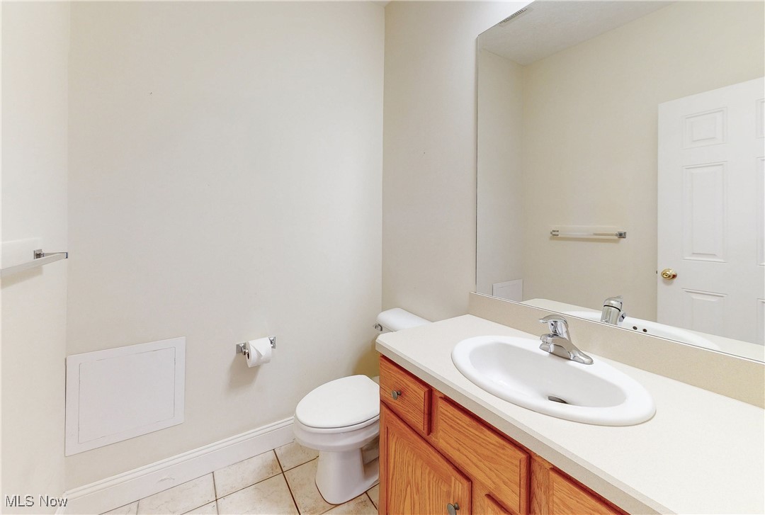 Willoughby, Ohio 44094, United States, 2 Bedrooms Bedrooms, ,3 BathroomsBathrooms,Residential,Contingent,150835