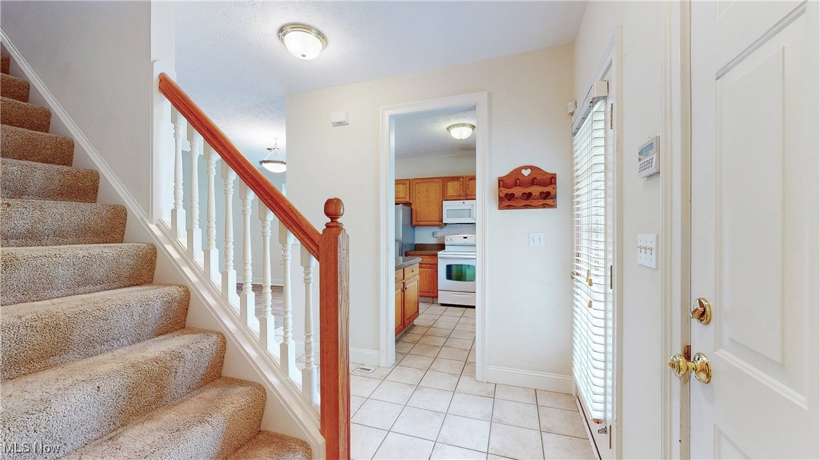 Willoughby, Ohio 44094, United States, 2 Bedrooms Bedrooms, ,3 BathroomsBathrooms,Residential,Contingent,150835