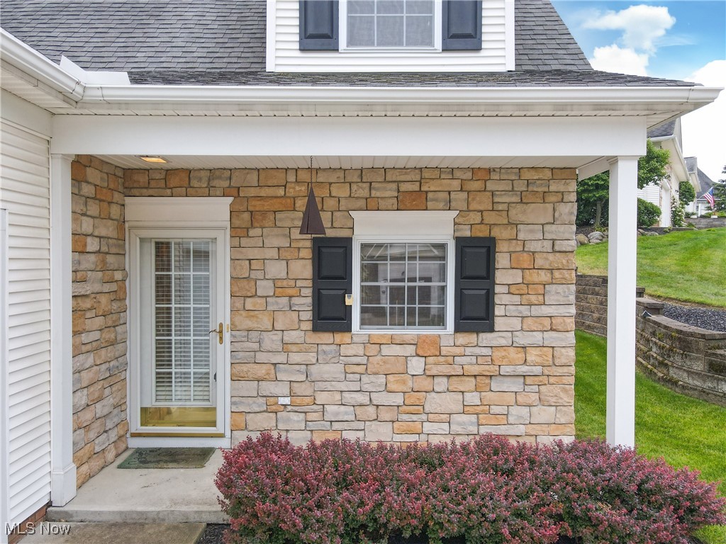 Willoughby, Ohio 44094, United States, 2 Bedrooms Bedrooms, ,3 BathroomsBathrooms,Residential,Contingent,150835