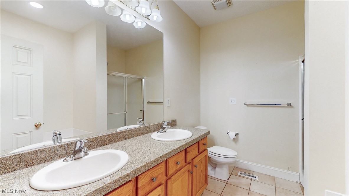 Willoughby, Ohio 44094, United States, 2 Bedrooms Bedrooms, ,3 BathroomsBathrooms,Residential,Contingent,150835