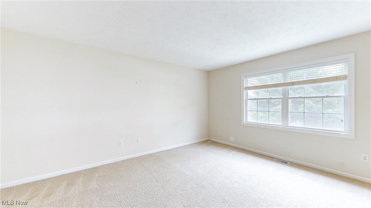 Willoughby, Ohio 44094, United States, 2 Bedrooms Bedrooms, ,3 BathroomsBathrooms,Residential,Contingent,150835