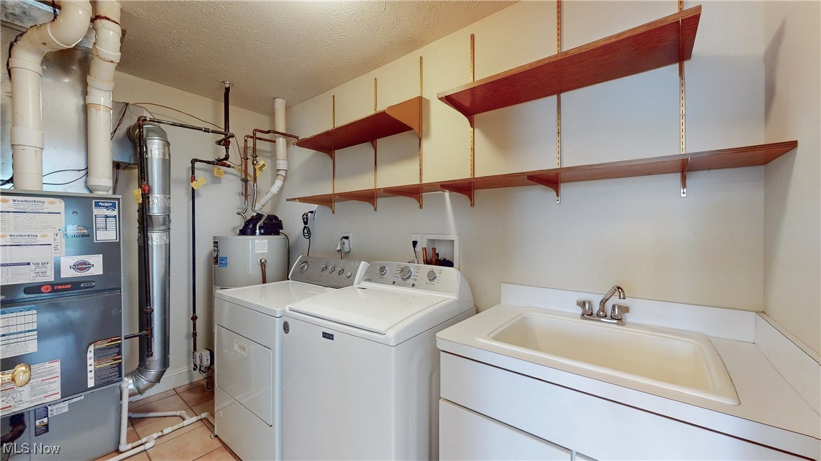 Willoughby, Ohio 44094, United States, 2 Bedrooms Bedrooms, ,3 BathroomsBathrooms,Residential,Contingent,150835