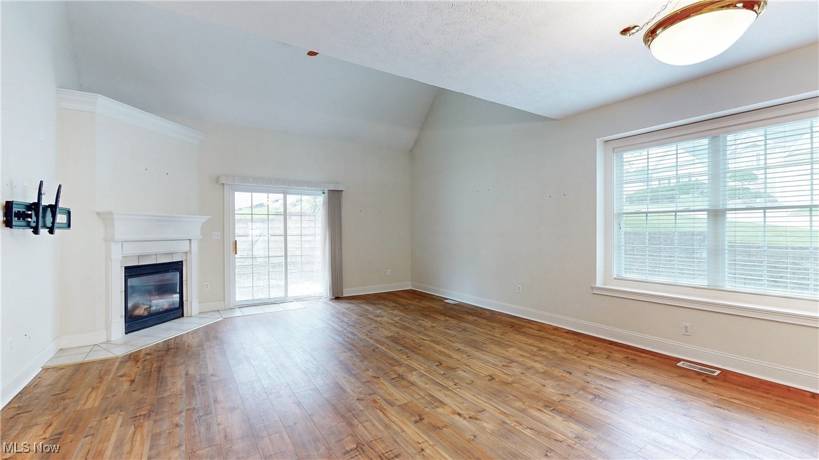 Willoughby, Ohio 44094, United States, 2 Bedrooms Bedrooms, ,3 BathroomsBathrooms,Residential,Contingent,150835