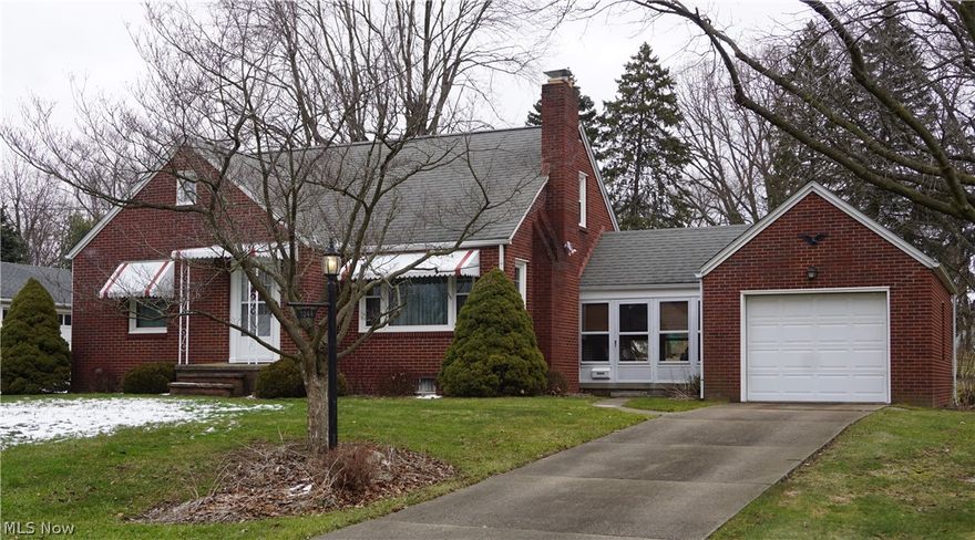 Well cared for 3 bedroom brick cape. Great location on dead end street and only minutes to the expressway. Spacious living room with fireplace. Screened porch off kitchen with views of front and large back yard. Huge second floor bedroom with built-in storage. Finished basement rec room with full bathroom. 1 year home warranty included. Hurry, won't last!