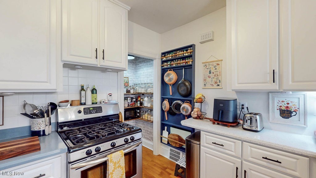 Shaker Heights, Ohio 44122, United States, 4 Bedrooms Bedrooms, ,3 BathroomsBathrooms,Residential,Active,203647