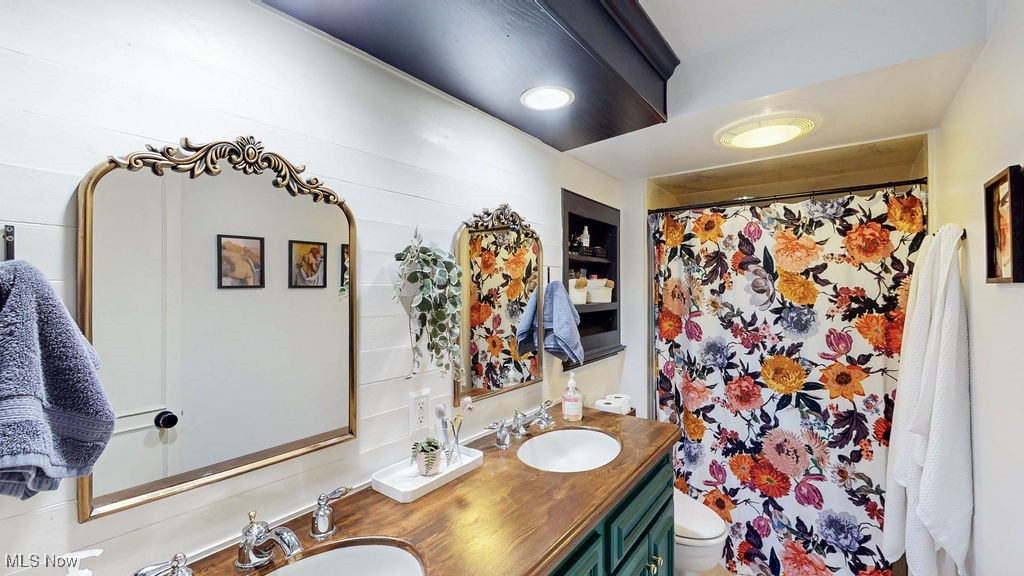 Shaker Heights, Ohio 44122, United States, 4 Bedrooms Bedrooms, ,3 BathroomsBathrooms,Residential,Active,203647