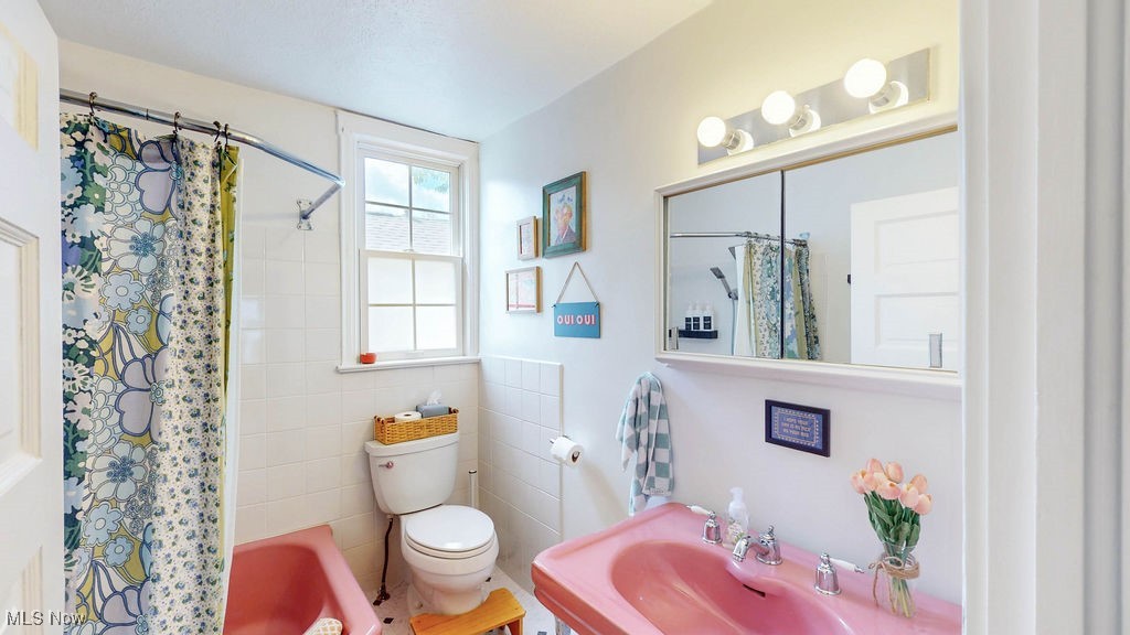 Shaker Heights, Ohio 44122, United States, 4 Bedrooms Bedrooms, ,3 BathroomsBathrooms,Residential,Active,203647