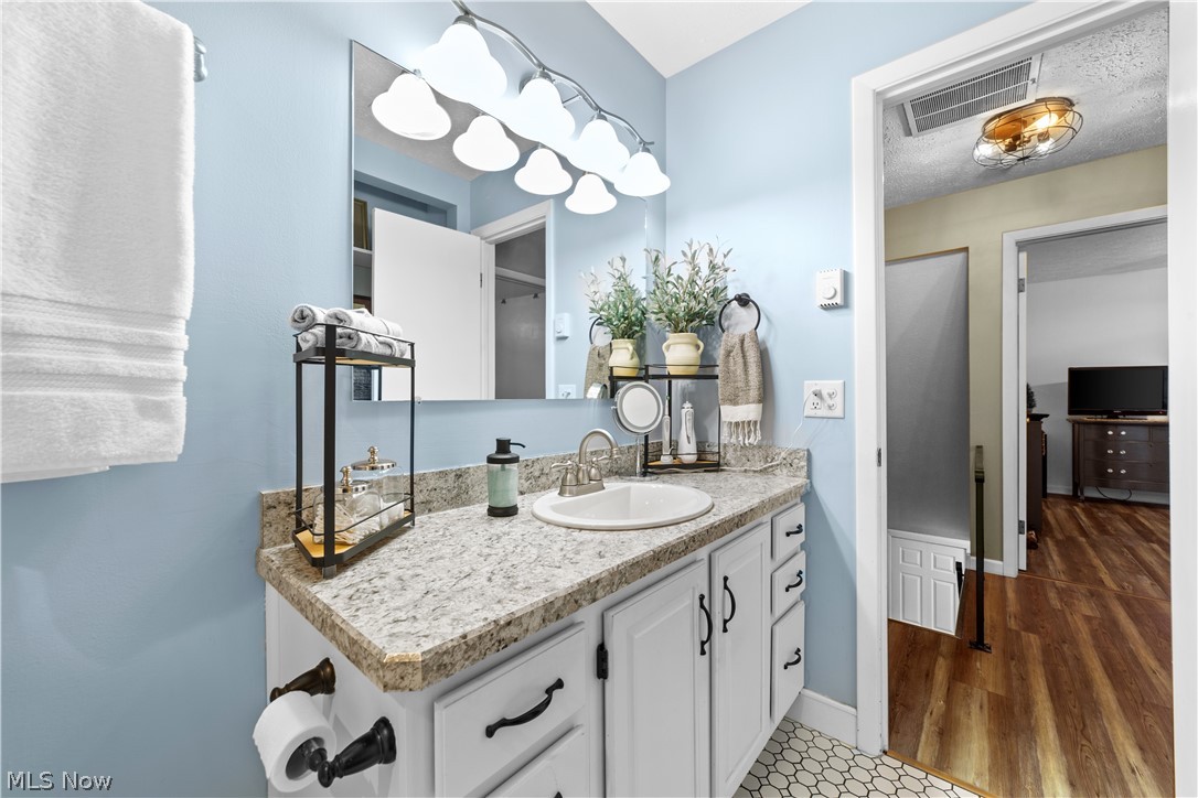 Deepwood Condo - Residential