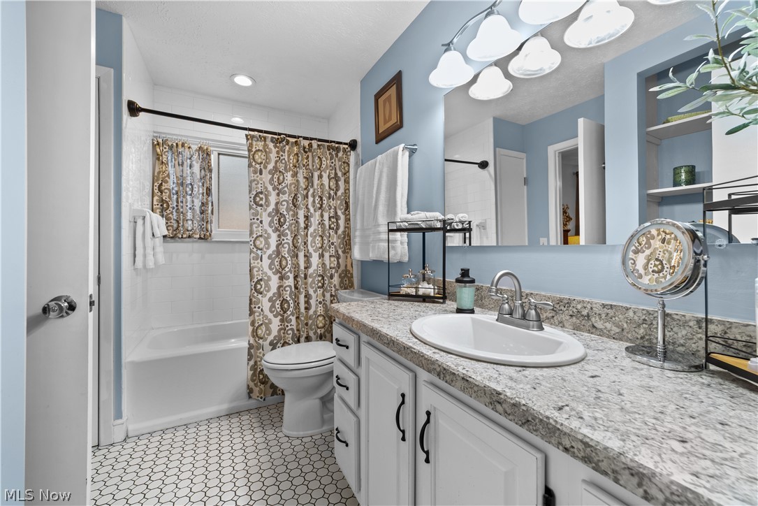 Deepwood Condo - Residential