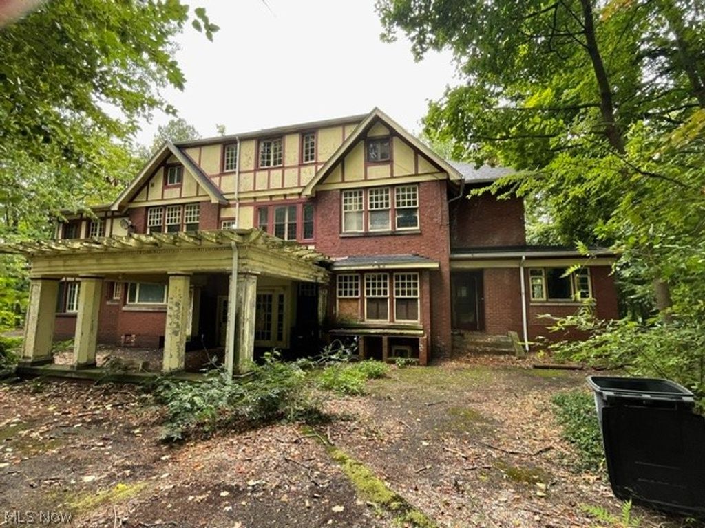 Photo of 74 Maplewood Avenue, Akron, OH 44313 (MLS # 5212246)