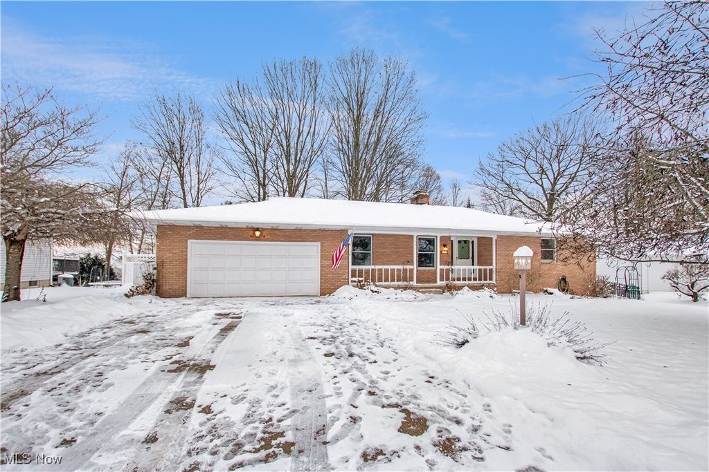Photo of 537 Park Ridge Drive, Munroe Falls, OH 44262 (MLS # 5177230)