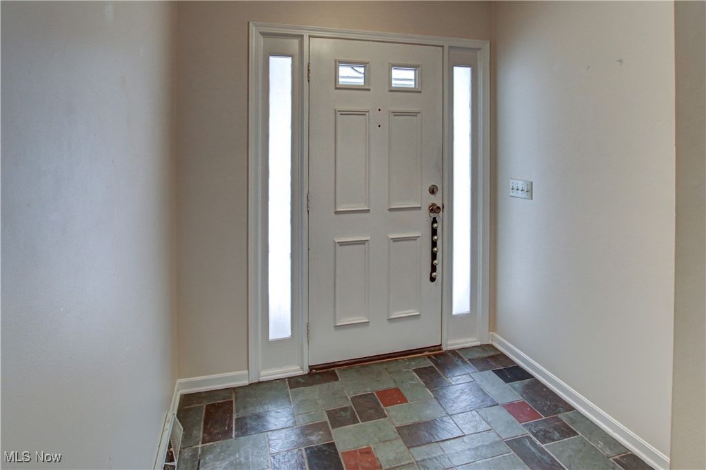 Photo of 537 Park Ridge Drive, Munroe Falls, OH 44262 (MLS # 5177230)