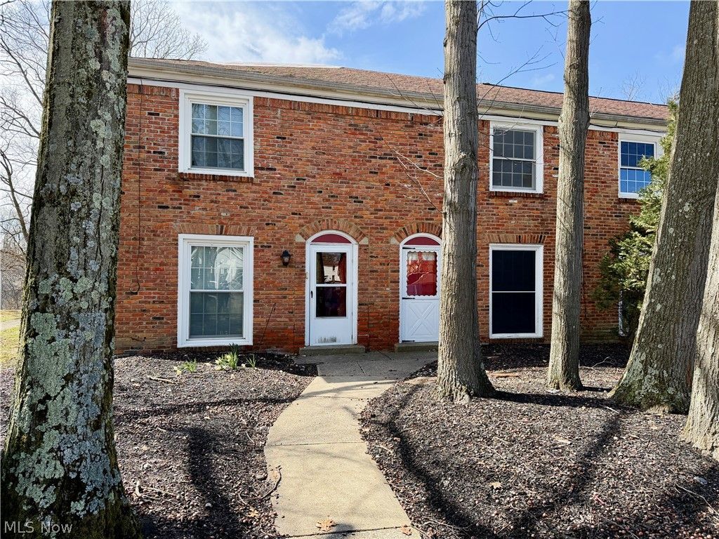 Photo of 11 Trenton Square #T27, Euclid, OH 44143 (MLS # 5196843)