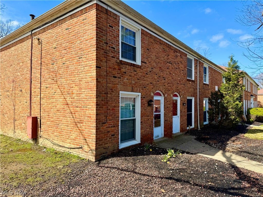 Photo of 11 Trenton Square #T27, Euclid, OH 44143 (MLS # 5196843)