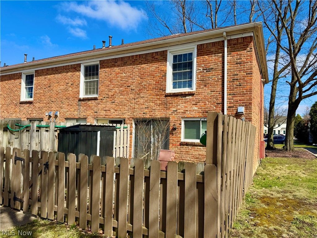 Photo of 11 Trenton Square #T27, Euclid, OH 44143 (MLS # 5196843)