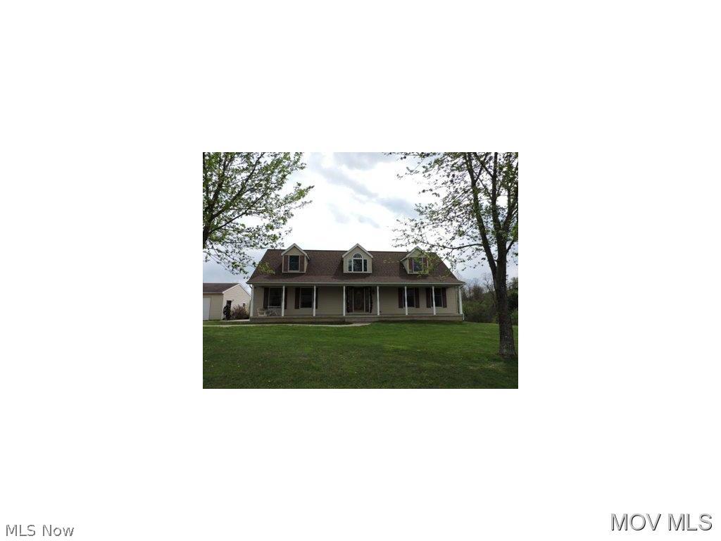 Nearly new, 1 owner home w/complete 1st floor living. Minutes from town. Large covered front porch. 2-story open foyer w/guest closet & 1/2 bath. Living room w/wide doorway into formal dining room. Kitchen w/Oak cabinetry, lots of counter space, pantry, bar area & open to family room w/French doors to tiered rear decking. Private master suite w/double vanity, garden tub w/shower & walk-in closet. Full walkout basement w/high ceilings & poured walls.Neutral décor & tasteful decorating,low maintenance exterior, level lot, oversized 2-car gar. w/openers(will fit 3 vehicles, ATV's and more) Elem: Warren Elementary School Elem/Bus: Y JrHigh: Warren Middle JrHigh/Bus: Y High: Warren High School High/Bus: Y Fire: VOL Police: SHF ;SQFT=Fin L1:1568, Fin L2:850, Fin Above:2418, Fin Total:2418, Unfin Bsmt:1568, Unfin Above:1568;GAR= 3 Car Det, Opener(s);PRKG= Off Street