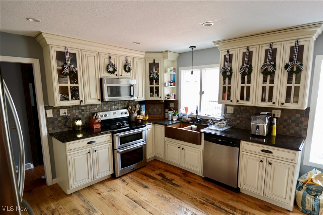 2041 Countryside Dr, Salem, Ohio image 2