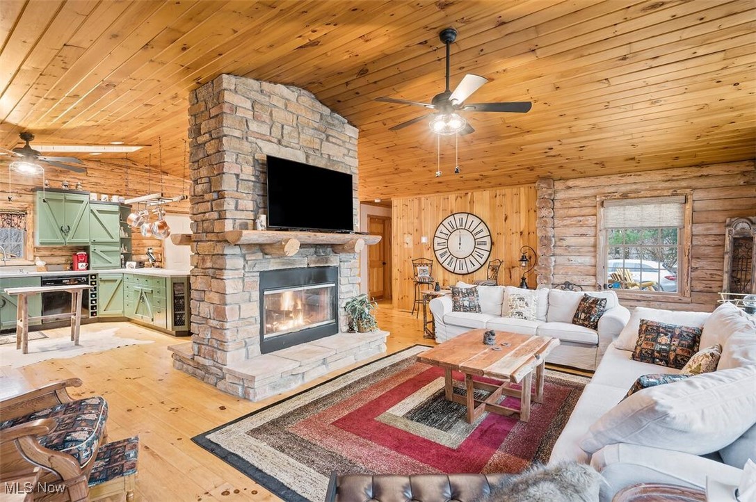 7985 Brookside Drive, Olmsted Falls, Ohio image 4