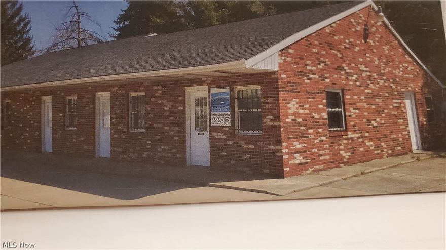 Do you want to take your business out of your home?  This is a very professional approach to  lend itself to  a real estate operation.  An insurance office.  A tailoring or alterations site.  You could live in one part and operate a business on the other half of the building.  For the perfect office  you must have a kitchen facility.  Yes, we have a coffee pot.  All furniture remains. 
 Please call for an appointment to see this business opportunity.  Easy to show.