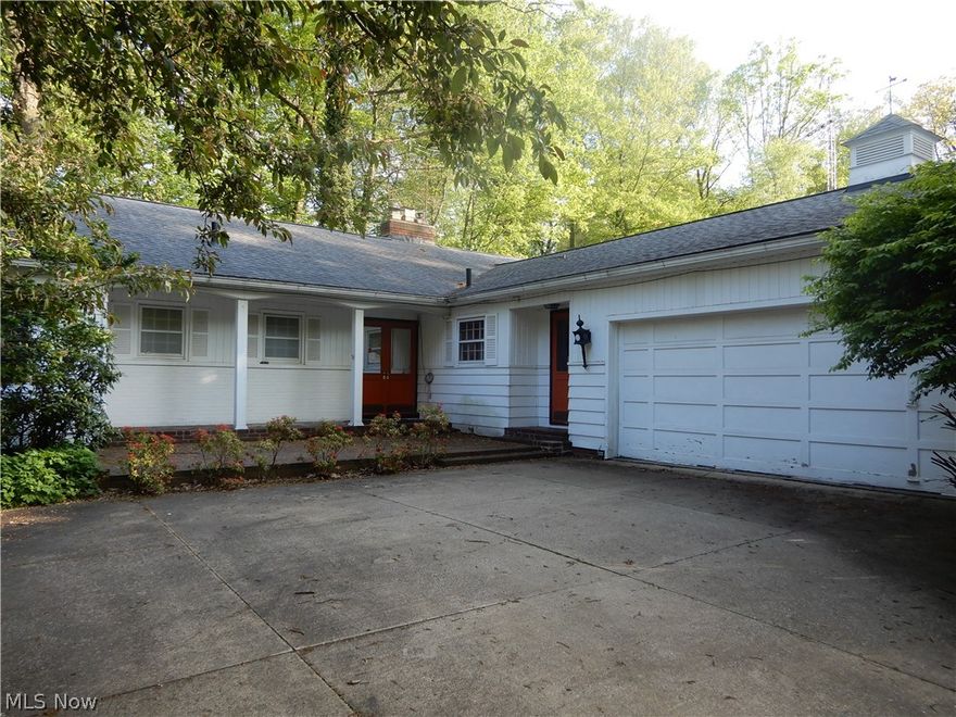 Located on a Cul-de-sac on a ravined lot against Sand Run Park.  Contemporary, 3 bedrooms, 3 bath ranch home with walk-out basement.  This is a Fannie Mae HomePath property.