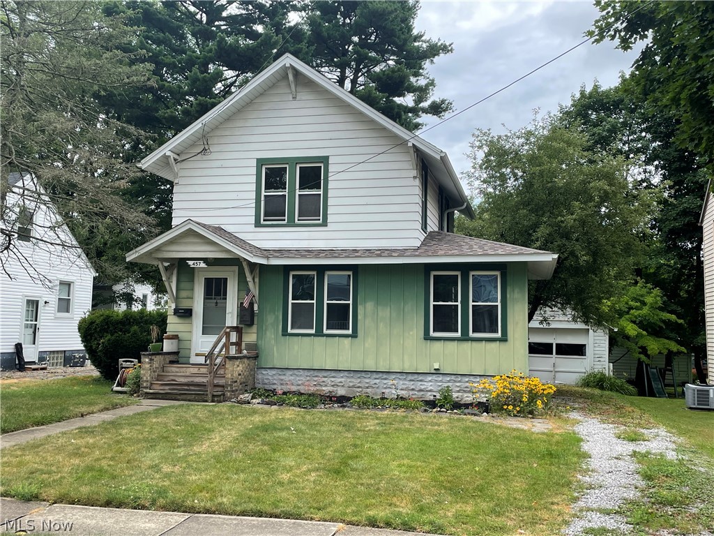 With a little TLC, this 3 bedroom Kent home could be a dream home. The roof is a dimensional shingle and does not seem too old. Some of the updates include: Vinyl windows, newer furnace, newer a/c, and the electric panel. The large living room will make a great space. There is a garage, full basement, nice yard, and so much more.