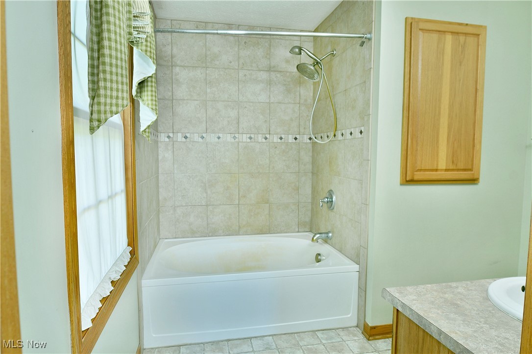 4800 Miller South Road, Bristolville, Ohio image 27