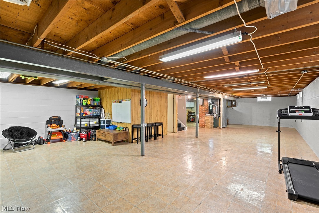 King Pecker 02 - Residential