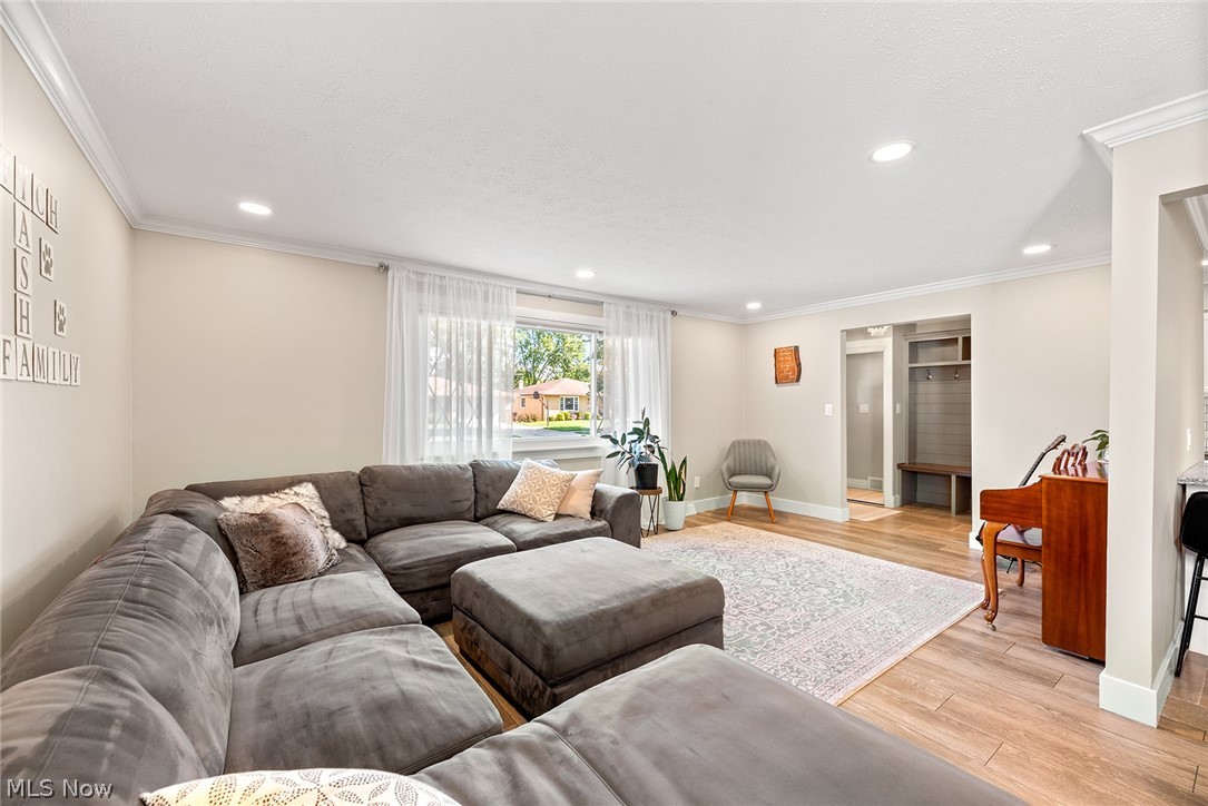 King Pecker 02 - Residential