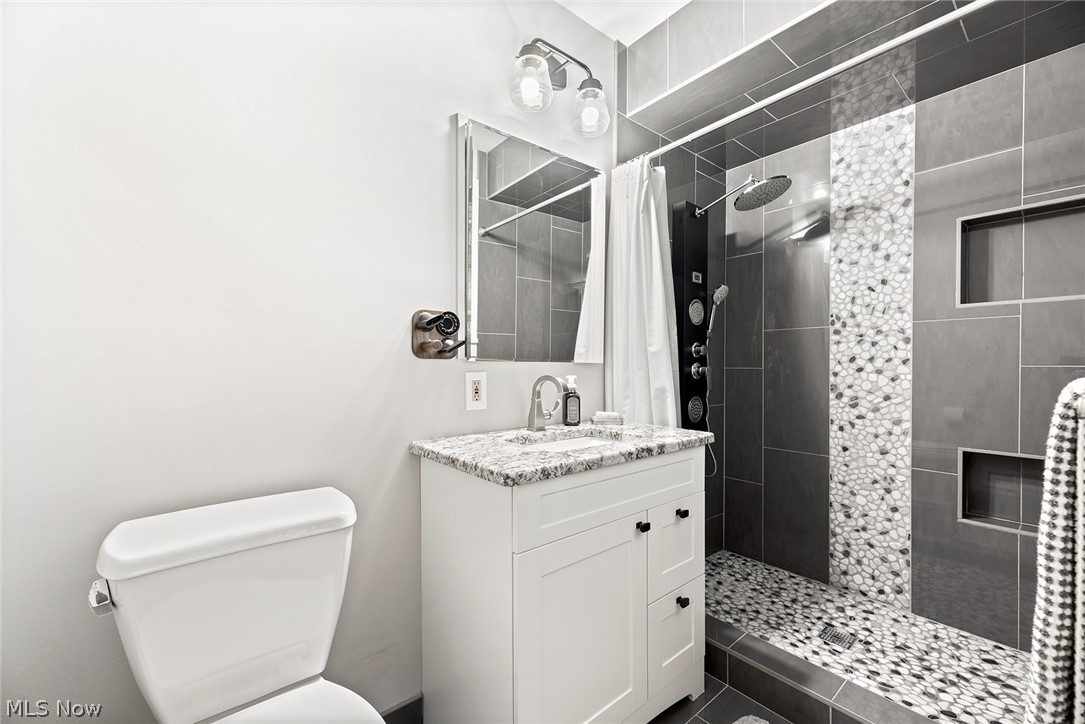 King Pecker 02 - Residential