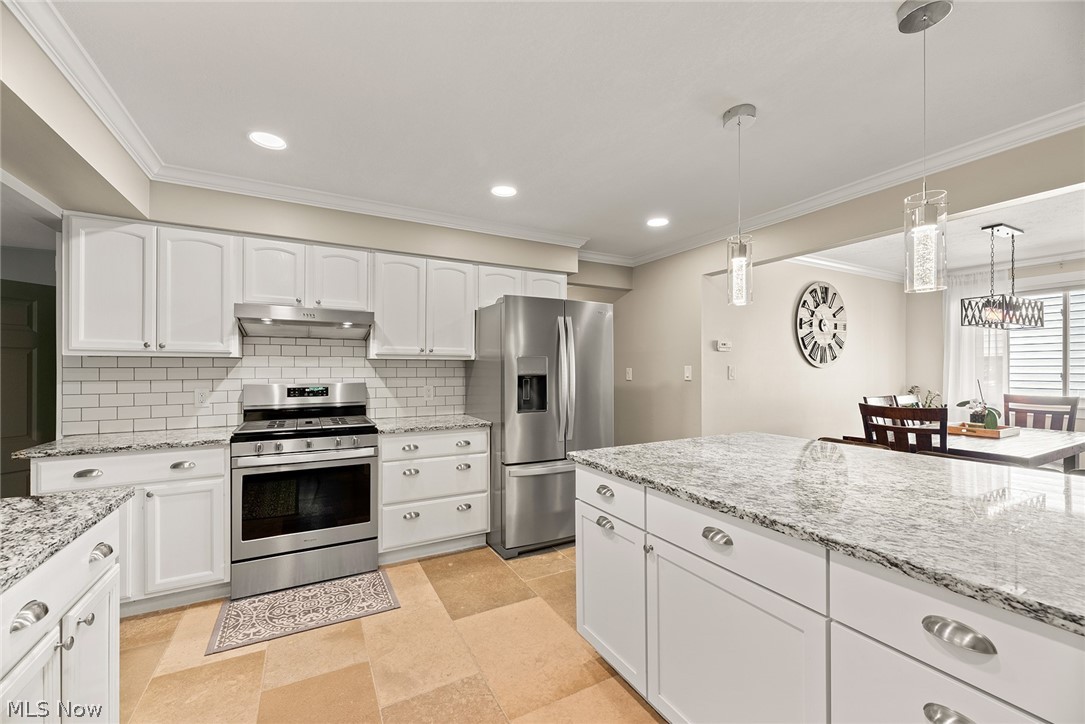 King Pecker 02 - Residential