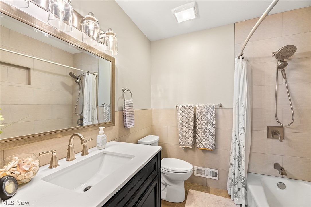 King Pecker 02 - Residential