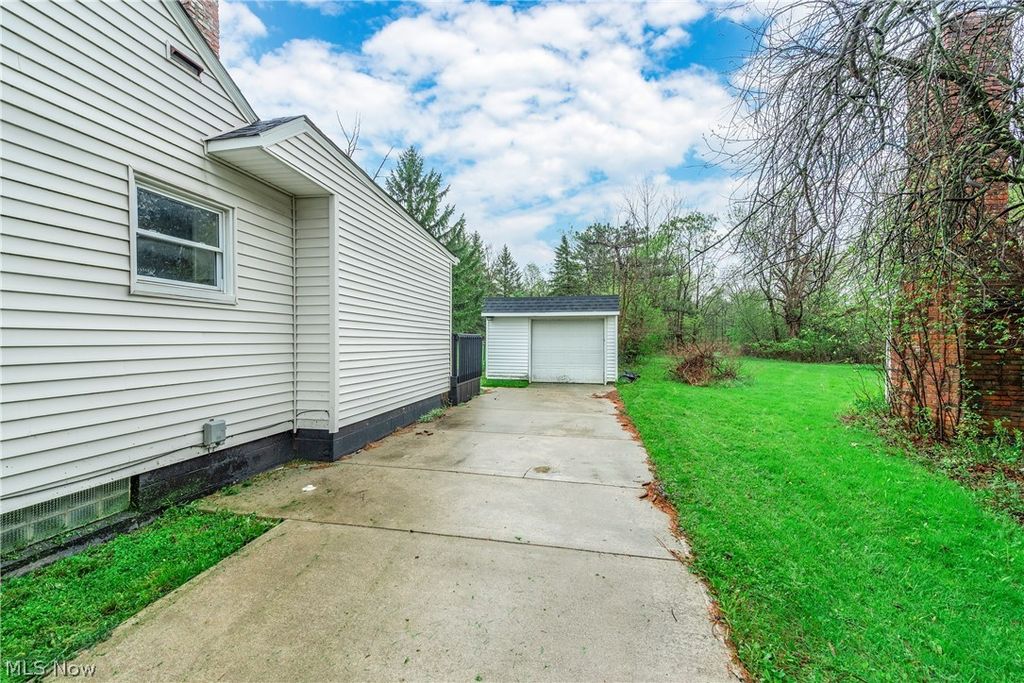 Photo of 7623 Macedonia Road, Oakwood, OH 44146 (MLS # 5205670)