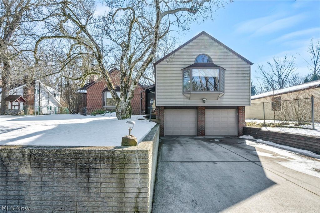 Photo of 11259 Robson Road, Grafton, OH 44044 (MLS # 5187460)