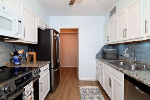 Tiny photo for 13800 Fairhill Road #312, Shaker Heights, OH 44120 (MLS # 5255105)