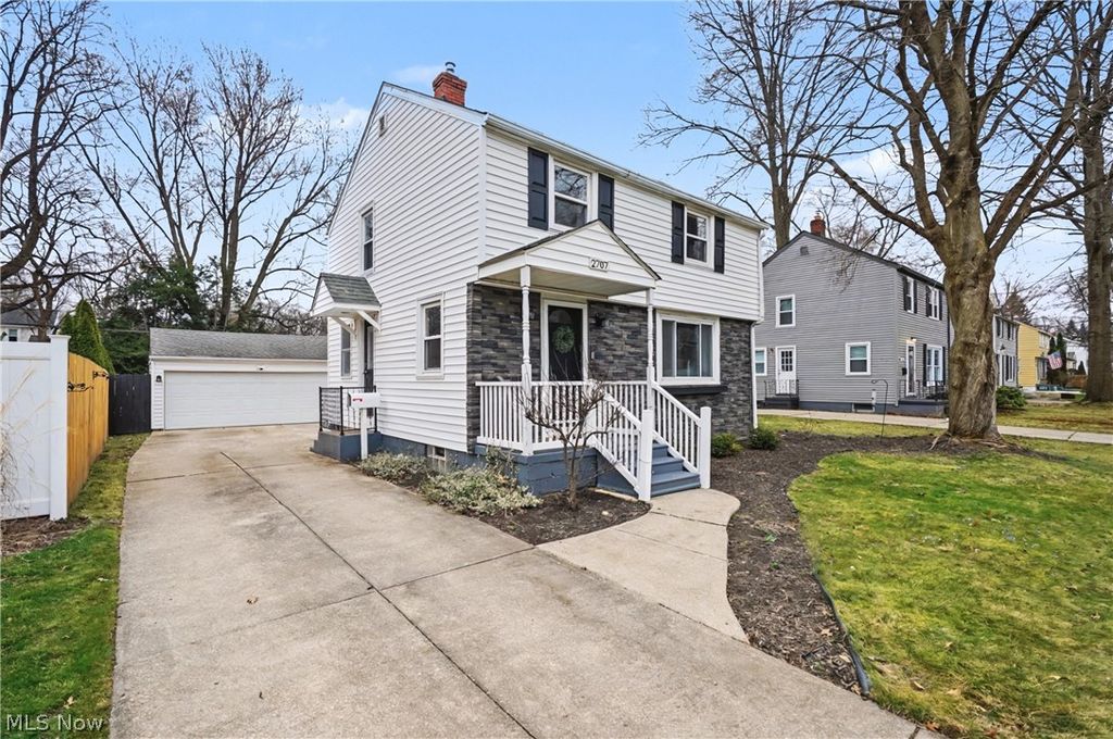 Photo of 2707 Overbrook Road, Cuyahoga Falls, OH 44221 (MLS # 5191804)