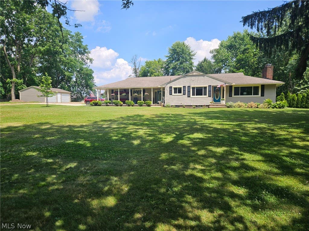 Photo of 391 S Munroe Road, Tallmadge, OH 44278 (MLS # 5226340)