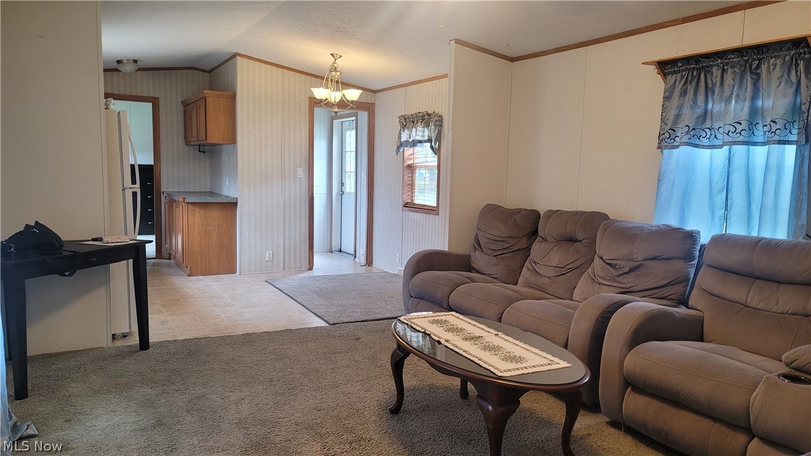 211 Broughton Avenue - Photo 3