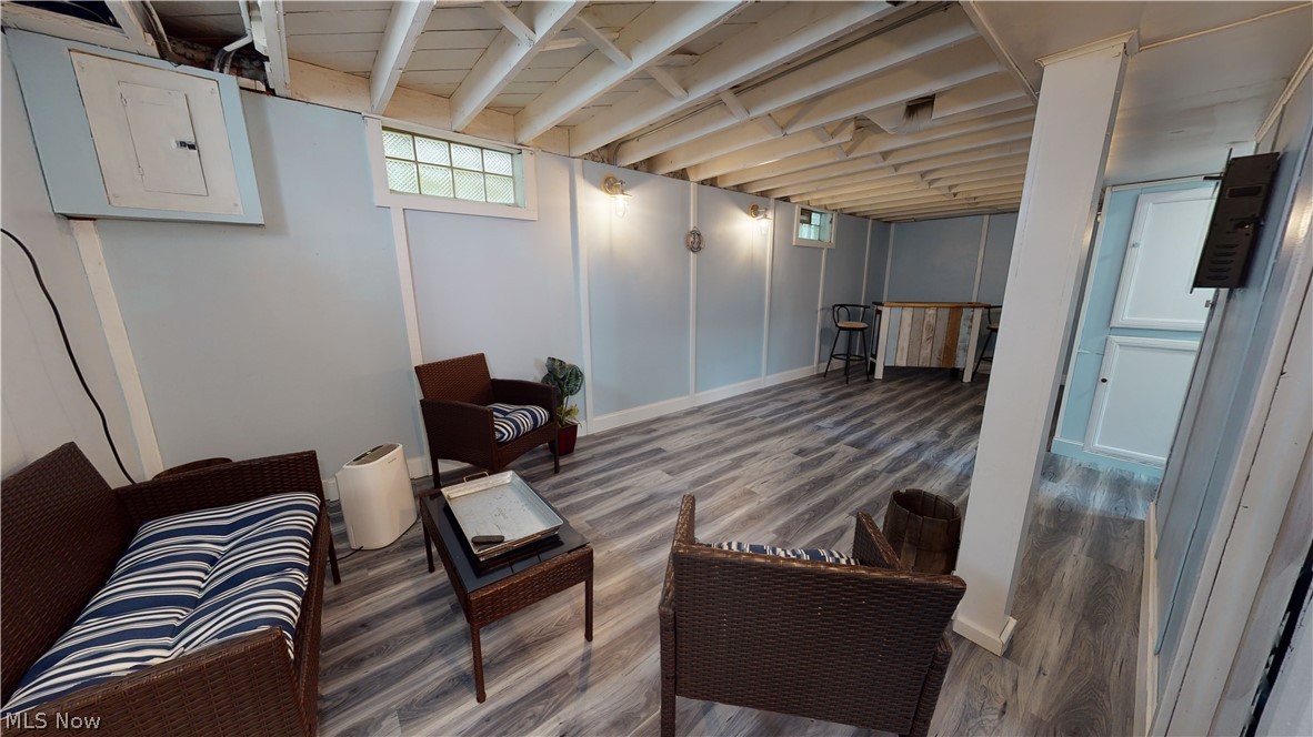 Wool-O-Beach Imp Co - Residential